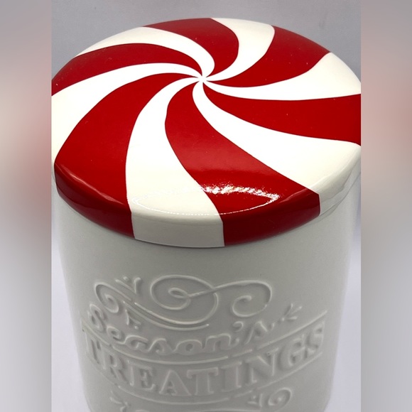 Hallmark Season's Treatings Holidays Ceramic White Jar Peppermint Candy Lid - Picture 3 of 8